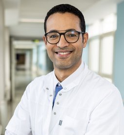 Dr. Univ. Annaba Ali Badrouni (© Johannes Lehner) Portrait von Dr. Univ. Annaba Ali Badrouni, Oberarzt Klinik für Gefäßchirurgie, Facharzt für Gefäßchirurgie
