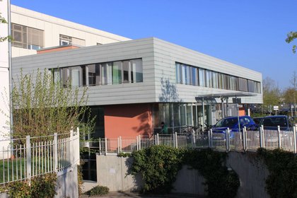 MVZ Aussenansicht II (© Sandra Wimmer) Foto vom Medizinischen Versorgungszentrum (MVZ) Straubing, zweite Außenansicht